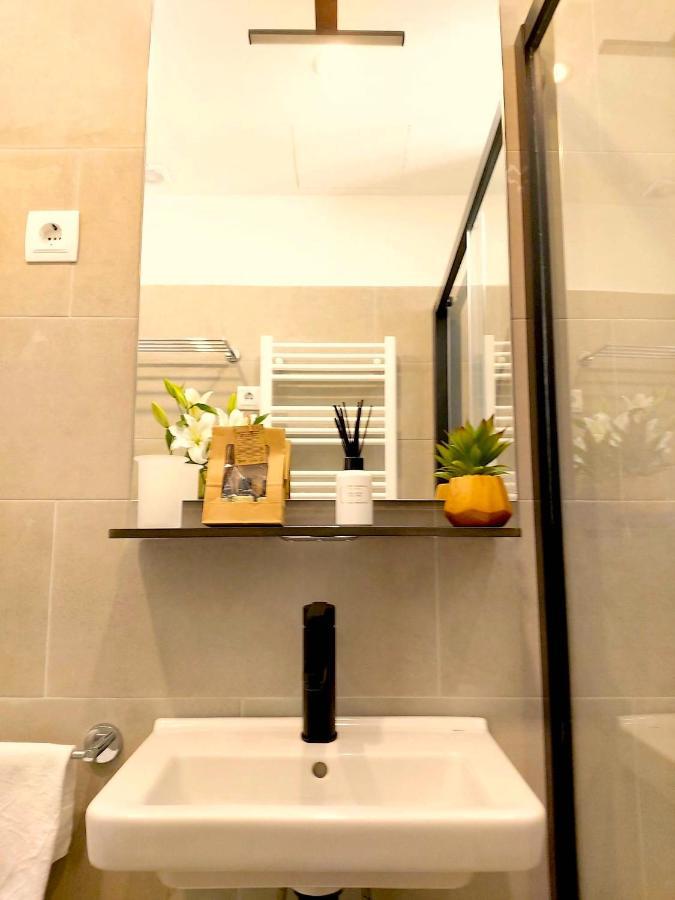 Apartamento Nuevo Y Reformado Al Lado De La Gran Via Madrilena Luaran gambar